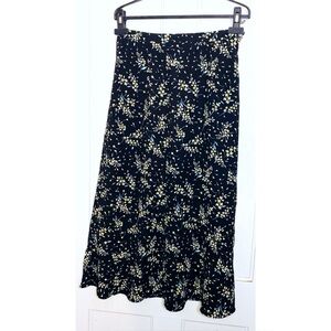 VINTAGE : Sag Harbor : size 8P : black floral Y2K summer fall ruffle maxi skirt